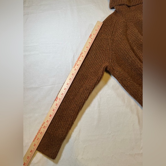 Madewell Mercer Turtleneck Sweater in Coziest Yarn in Brown Heather Cider - Picture 9 of 10